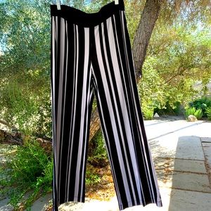 INC International Concepts Black and White Boho Pants, size medium.